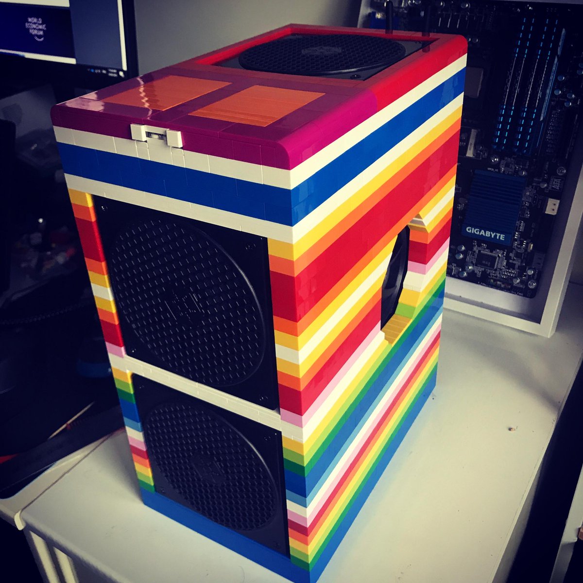 Newegg's tweet photo. This takes "PC Building" to a whole new level 💯  #NationalLegoDay

📸 https://t.co/cWACpW8rI2 https://t.co/cFGCPscQ28