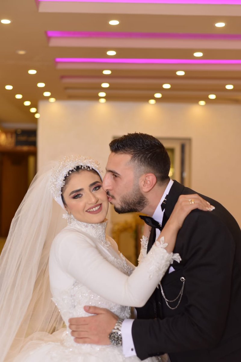 ReemRem24236902's tweet photo. ❤هو حبيبي عند الحُب، وصديقي عند المُزاح، ونجمِي وقت العتمة، وحيد قلبّي وكُل البشر في وحدتي، هو حُب عمري وسبَب إبتسامتي وكل شيء يخصني🧔🏻💍♥️♥️. https://t.co/TODMTr8S4C