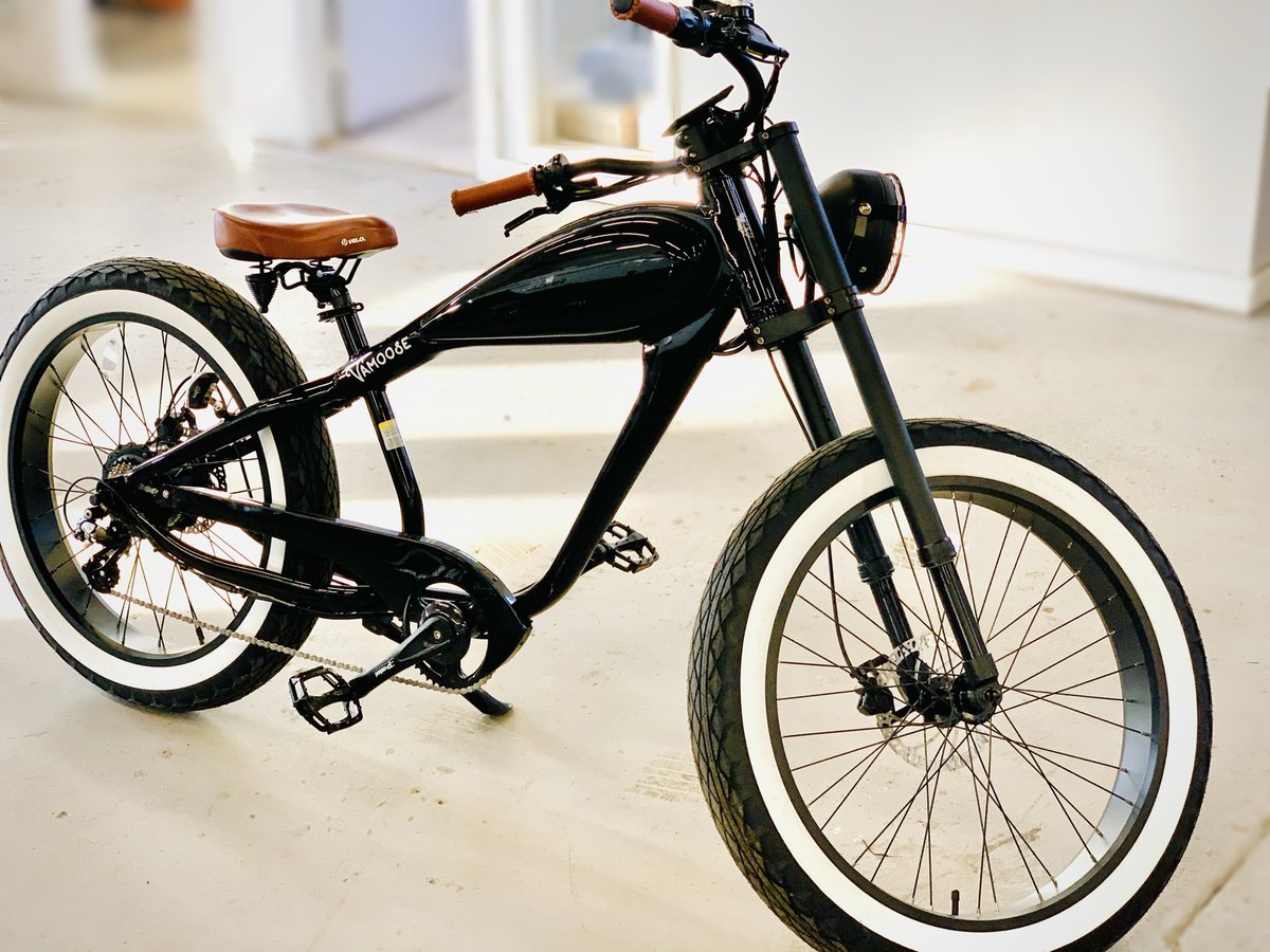 The Vamoose Limited Edition Café Racer with whitewall street tires, front suspension, and upgraded BigStone display this ebike is in a class of its own... an absolute head turner.

vamoosecycle.com

#ebike #electricbikes #ecruisers #ecommuters
