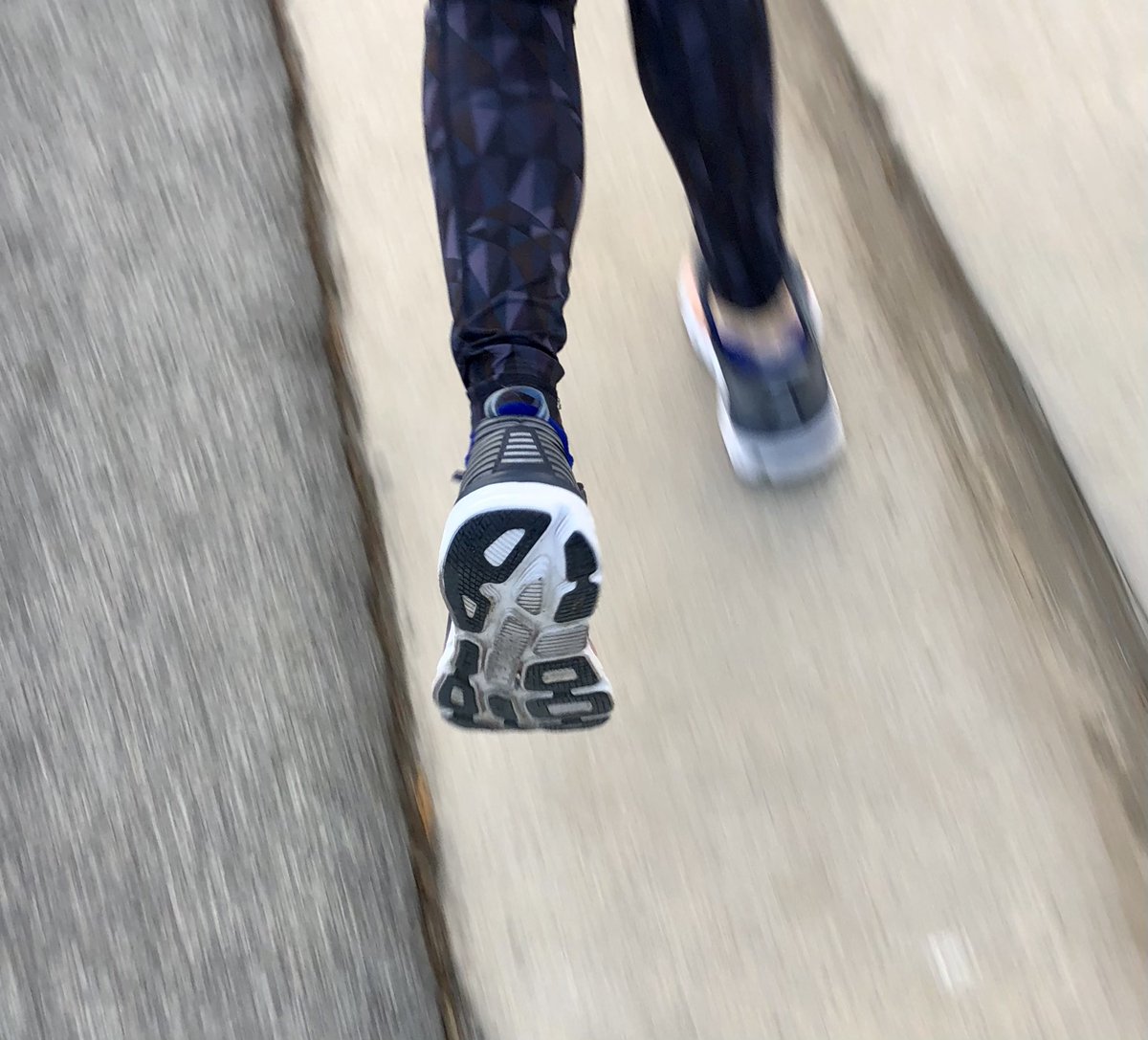 EddyOC_TV's tweet photo. Nice 4 #mile #run with my #running #coach. The #PicOfTheDay with @HOKAONEONE #Bondi in action. #runforyourlife #runner #ironman #nuunlife #disneytriteam #TimeToFly https://t.co/n7NohJPqw5