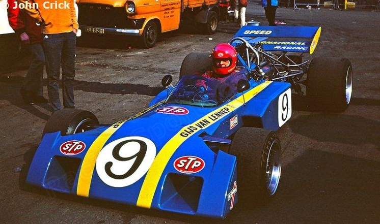 UnracedF1's tweet photo. @mrdemmendaal especially for you! Gijs van Lennep in the Surtees TS11, F5000 car, powered by the Chevrolet V8 engine at @Brands_Hatch during the
VII Race of Champions held the 19th of march 1972.
#RetroF1 #Formula1 #F1 #Formule1 #vanLennep https://t.co/1fo2ApZU11