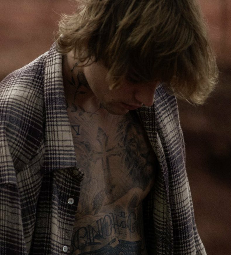 ghostdrewbts's tweet photo. JUSTIN SUBE LAS FOTOS O ME VA A DAR ALGO https://t.co/6AfR9NsVyd