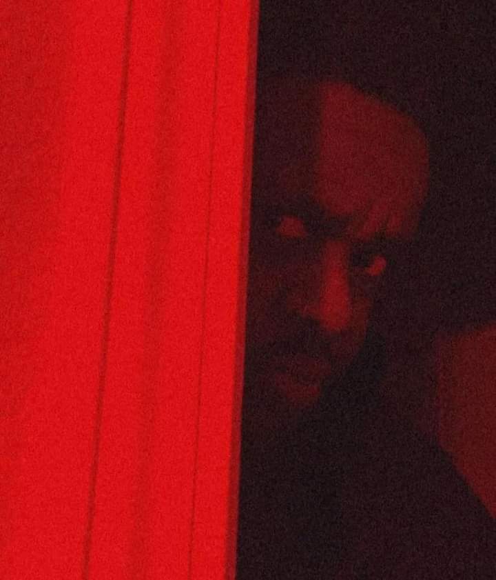 Me when the light turns red in my neighbors house 😂
#SilhoutteChallenge      #silhouettechallange