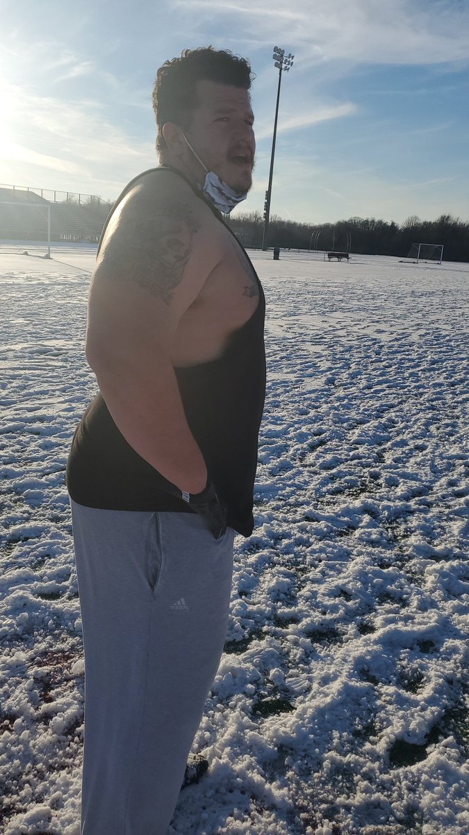 Coach Campbell doing the OLine coaching guild proud! @Maroon_Football <a href="/BWestAthletics/">BW Athletics</a>