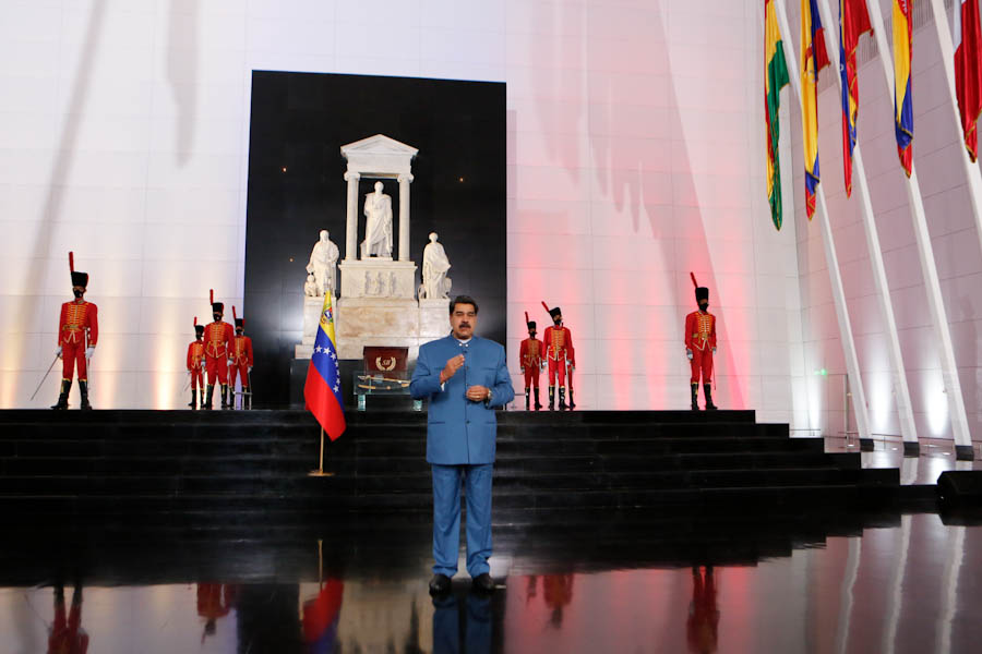 juangarciatv's tweet photo. "Hoy, 200 años después, las circunstancias son otras pero la voluntad del pueblo es la misma: enfrentar las batallas que tengamos que enfrentar por nuestra dignidad y por nuestra independencia", enfatizó el Presidente @NicolasMaduro 

#ZuliaBicentenariaYLeal #DialogoEsPaz https://t.co/k6wX2UxoNi