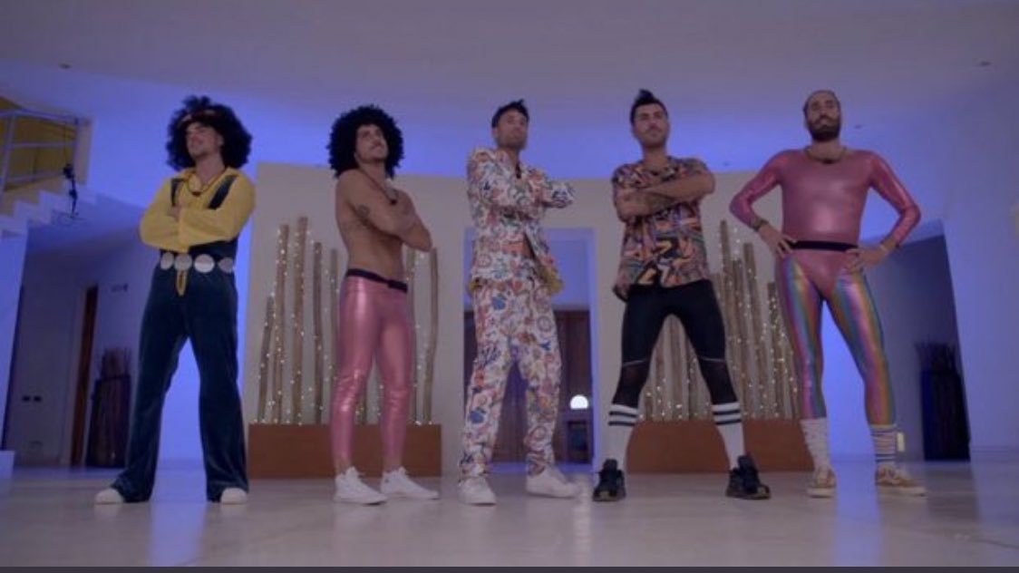 lauraagzr_'s tweet photo. Mis amigas y yo entrando en la discoteca en 2035:

#LaIslaDeLasTentaciones2 https://t.co/s59aK6zIQB