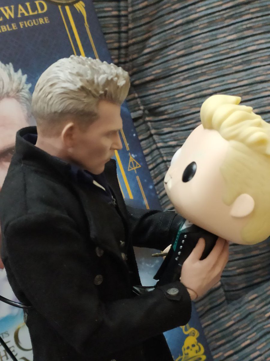 SilvSanzo's tweet photo. Se que dije que sobre todo subiría dibus, pero tengo que decirlo: @JhonnyDepp siempre será mi #Grindelwald ❤️Por mucho que adore al actor que va a sustituirle. 
Así que era NECESARIO hacerme con esta maravilla antes de que desaparezca. Profundamente enamorada de esta figuraza🥰 https://t.co/01oXuR6p2v