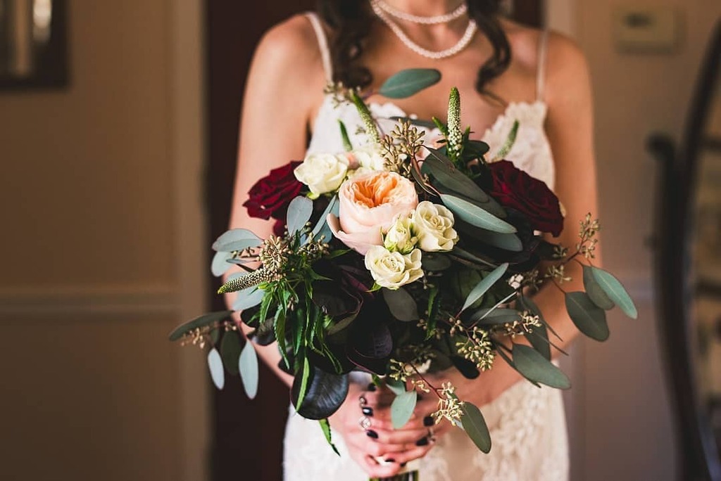 TYWPodcast's tweet image. Swooning over these beautiful #weddingflowers! 💐 #rentmywedding  Amazing work by: Photographer: @jrphotony  Florist: @BridgeViewYachtClub  Rentals: @RentMyWedding