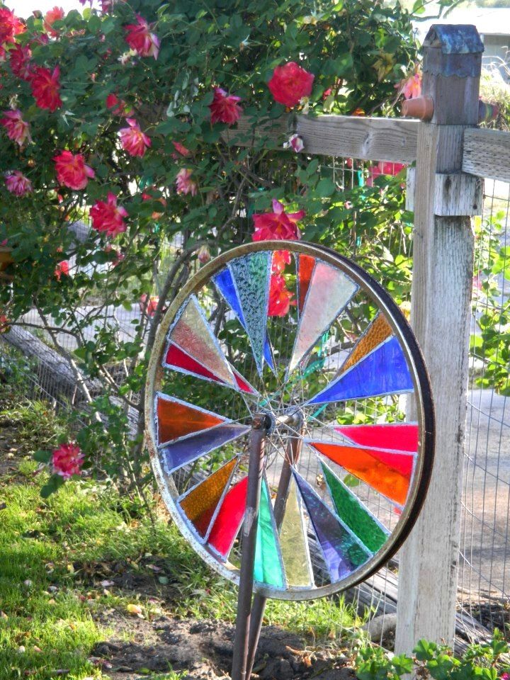 janjohnsen23's tweet photo. Take an old bicycle wheel and add colored gel paper to it. look up gel paper or gel sleeve.
#gardendesign #artinthegarden #gardenfeature #gardendesigntips #Gardentopia #ideasforyourbackyard https://t.co/COf7mA3lDA