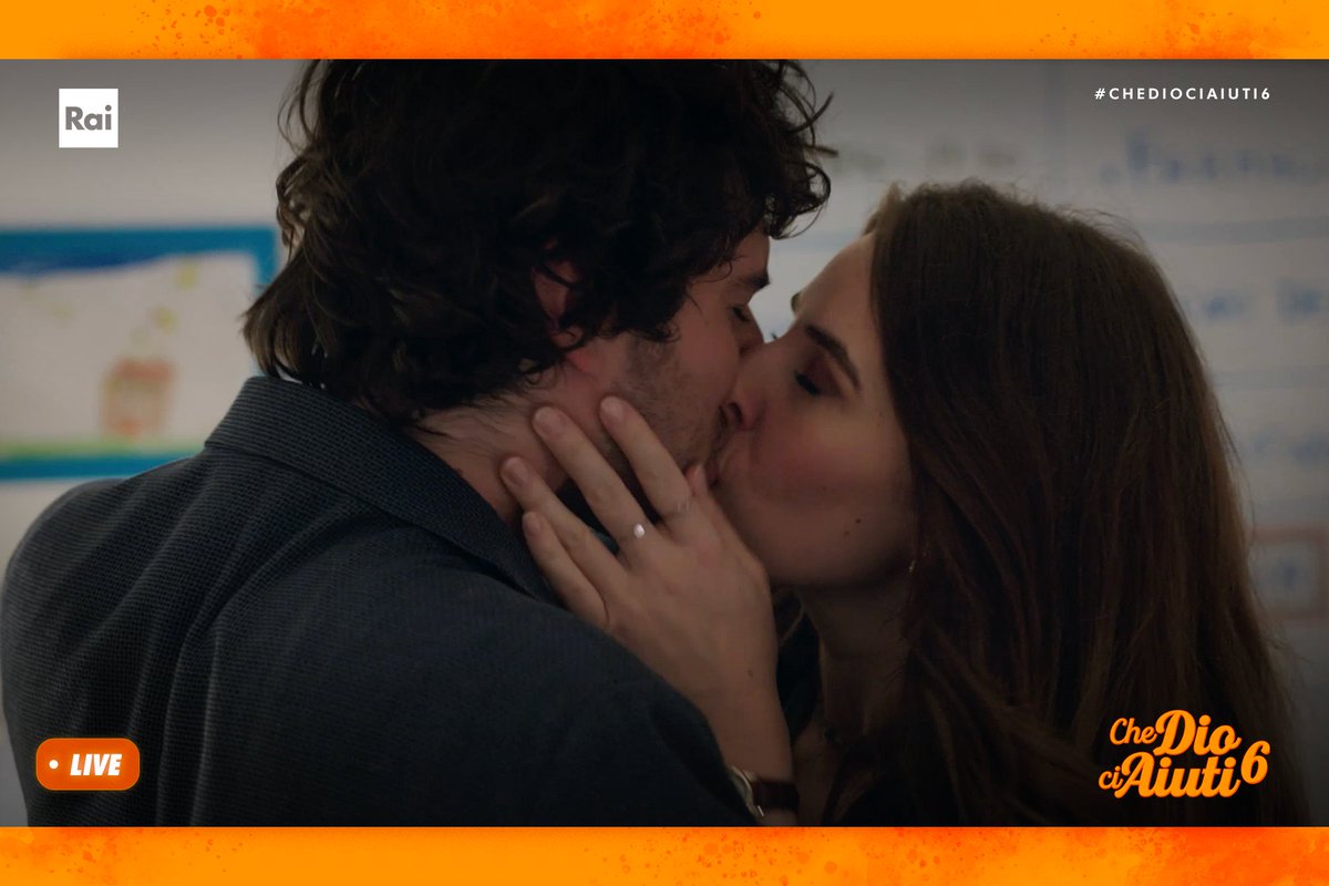 CheDioCiAiuti8's tweet photo. Poi non dite che non vi regaliamo #MaiUnaGioia... 😉 💞 
#CheDioCiAiuti6 https://t.co/GC6koVphBh