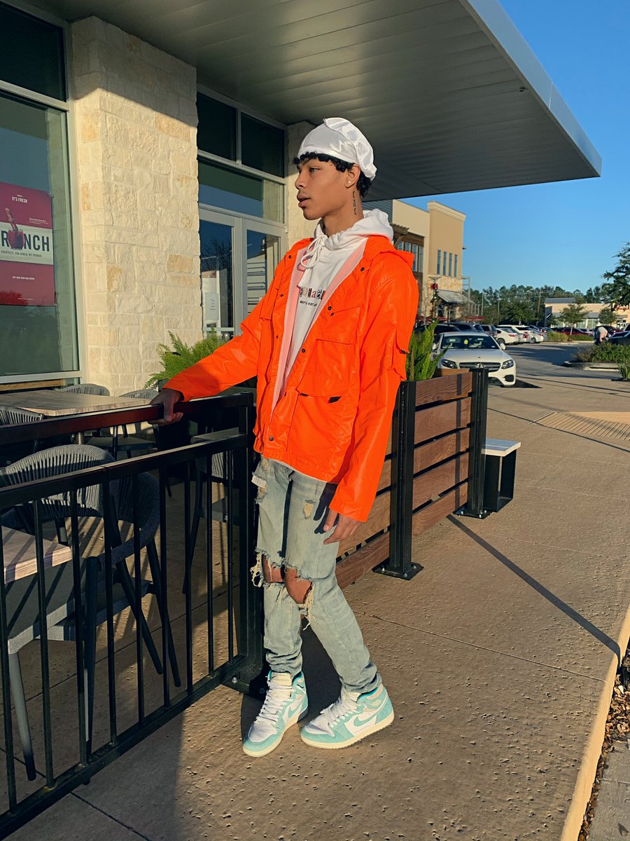 ImCoreyCampbell's tweet photo. I live my life like a kid with allowance🔥🪐 https://t.co/fH24jouIGM