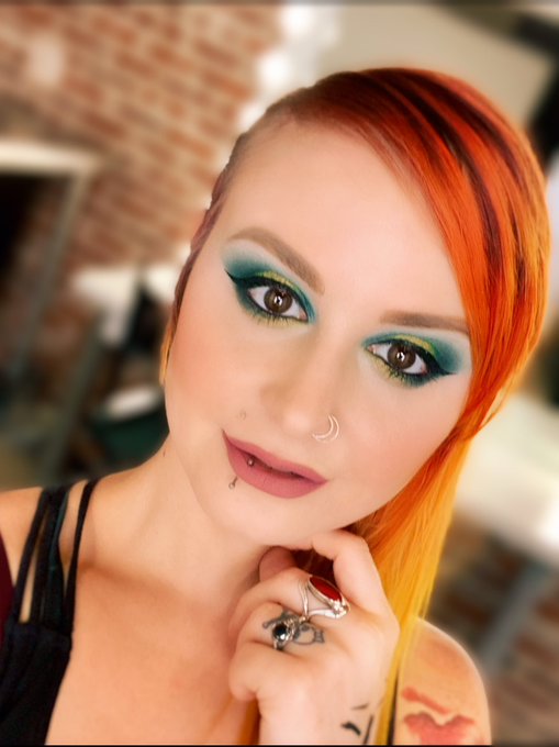Using these cool colors to compliment my hair. @UrbanDecay https://t.co/lLk7SkaY4F<a href="/tag/redhead"class="tags"><span>#redhead</span></a><a href="/tag/horror"class="tags"><span>#horror</span></a><a href="/tag/vampire"class="tags"><span>#vampire</span></a><a href="/tag/goth"class="tags"><span>#goth</span></a><a href="/tag/suicidegirl"class="tags"><span>#suicidegirl</span></a><a href="/tag/sghopeful"class="tags"><span>#sghopeful</span></a>