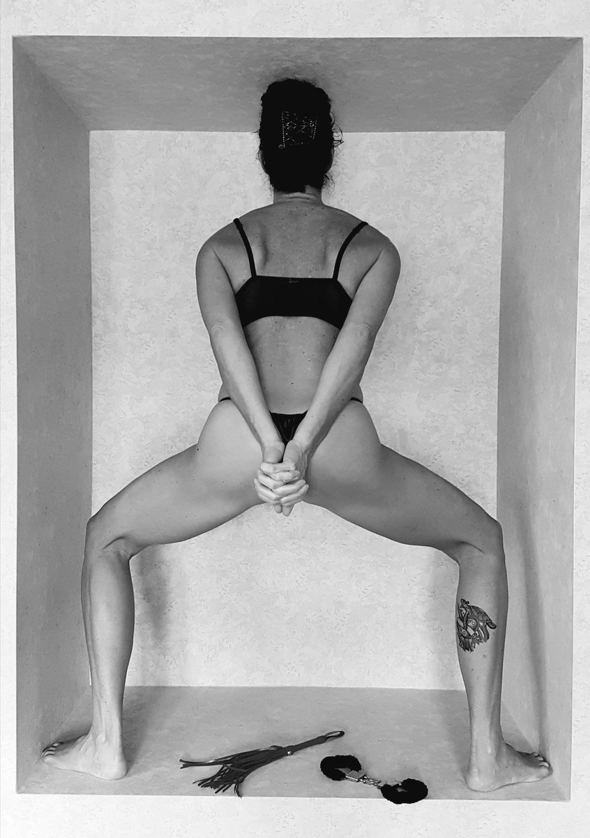 WitmeShes's tweet photo. Black and white 
https://t.co/EX7amCJlrt
I'm home 🍑🍑🍑 https://t.co/HFmkPqtLSH