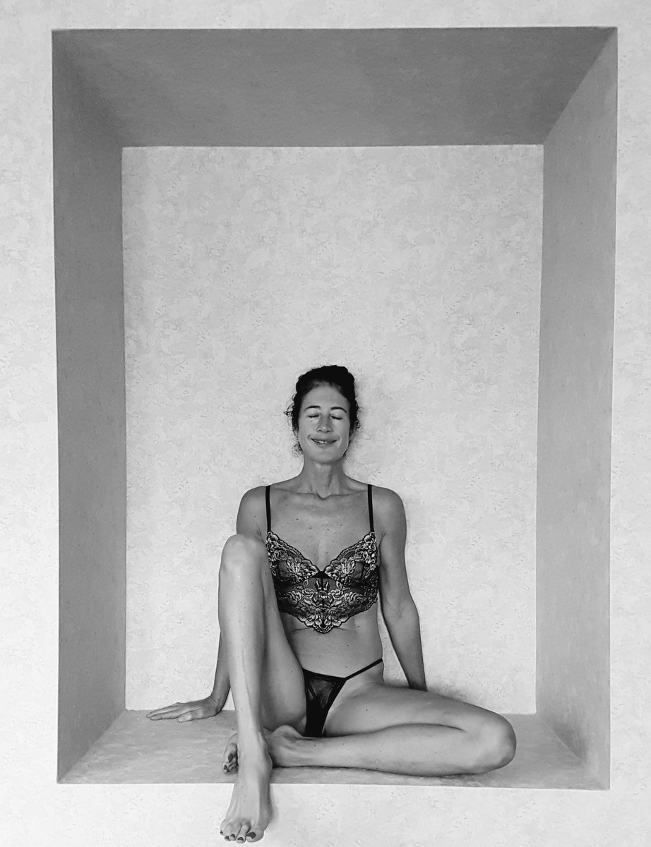 WitmeShes's tweet photo. Black and white 
https://t.co/EX7amCJlrt
I'm home 🍑🍑🍑 https://t.co/HFmkPqtLSH