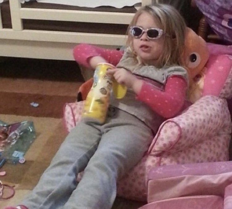 fatiimallende's tweet photo. yo esperando que empiecen las hogueras y haya movida #LaIslaDeLasTentaciones2 https://t.co/F9UzA4lvTn