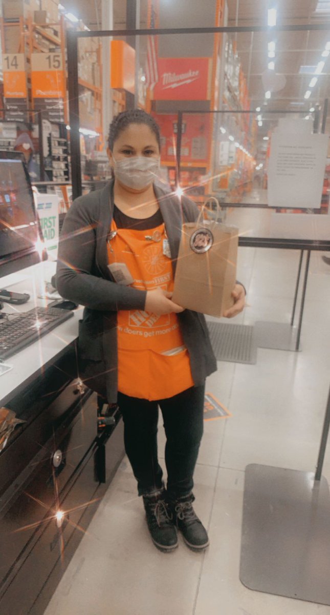 Alma81514132's tweet photo. Celebrating Safety Excellence #CLUB365 at your 1919 location. Whole Store involvement. #cashiers #LP #asm #infocuscaptain https://t.co/vWUnSwjjpq