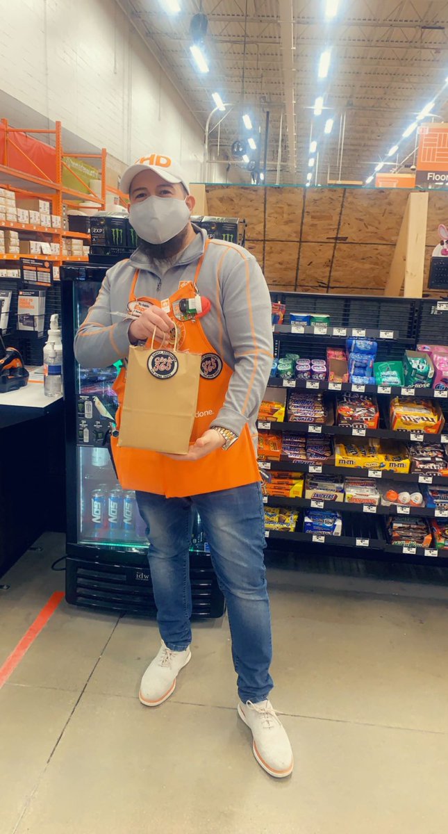 Alma81514132's tweet photo. Celebrating Safety Excellence #CLUB365 at your 1919 location. Whole Store involvement. #cashiers #LP #asm #infocuscaptain https://t.co/vWUnSwjjpq