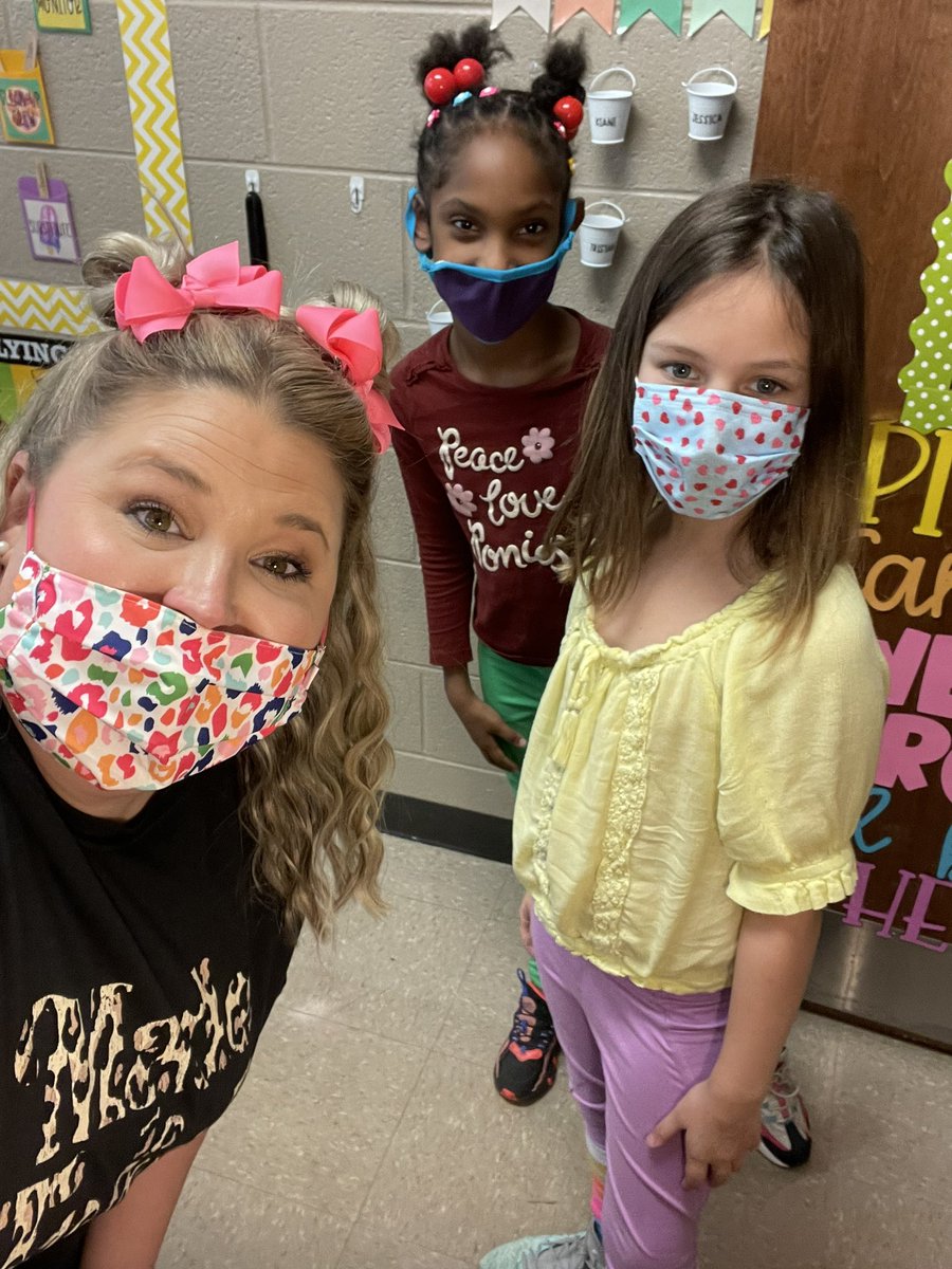 Stacy_Brewer730's tweet photo. Cr@zy for KINDNESS!! 😍 #choosekind #ultimatelearningexperience @MabletonES https://t.co/DbHJS4BsCs