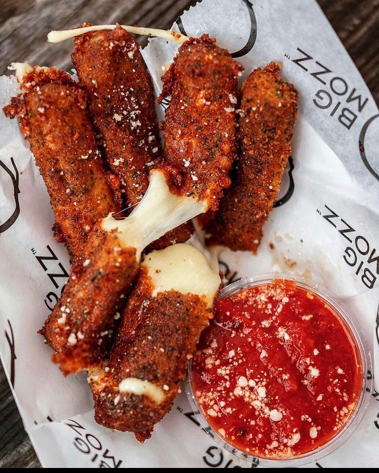BigMozzNYC's tweet photo. Wow๐ฅ๐ฅ Check out @HiddenGemsNYC for more like this!
๐ธ: @cy_eats #bigmozz #bigmozznyc #thebigmozz #mozzarella #mozz #mozzsticks #smorgasburg #mozzarellasticks #cheese #cheesepull #food #foodphotography #foodie #foodporn #eater #food52 #eats #yum #nyc #nyceats #nycfood https://t.co/MqtFIZmUDB