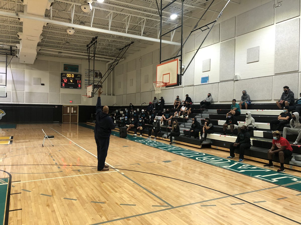 Molina Athletics tweet media