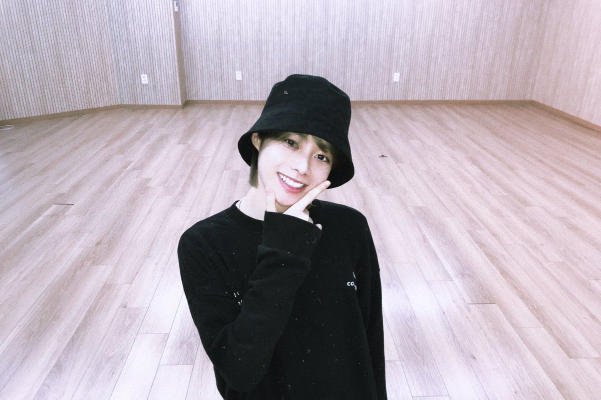 HANBlNPICS's tweet photo. don't you forget hannies, he always be with you 🤍

#HANBIN #HANBIN_BELIFT #HANBIN_twt_ @HANBIN_twt_ https://t.co/8Ufxj1csca