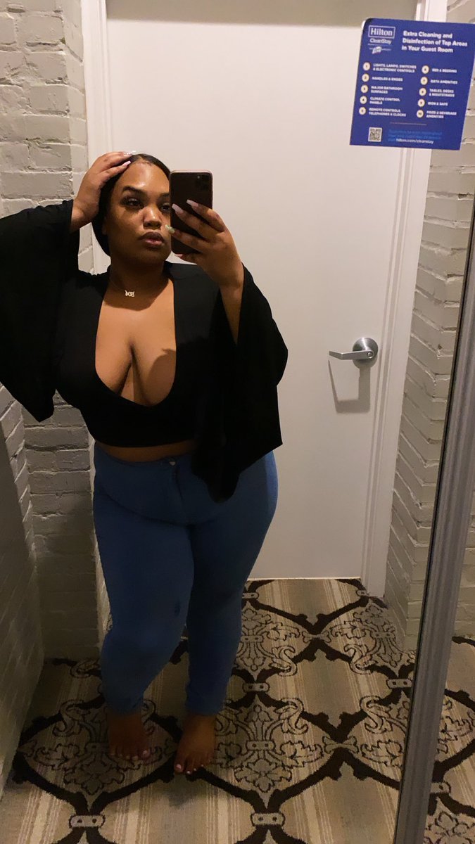_Rissssssaaa's tweet photo. Cute little mirror pics😙 https://t.co/sk1eDmA2Yy