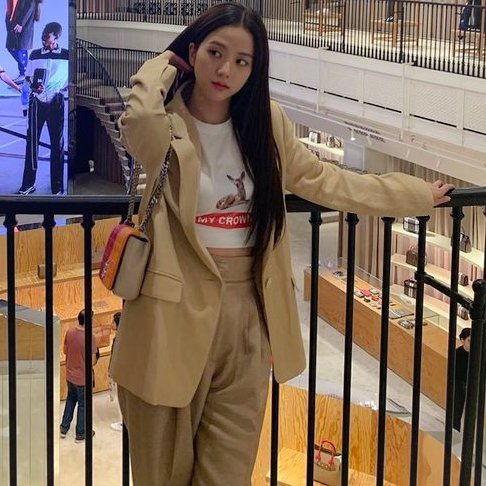 thinking about this jisoo..