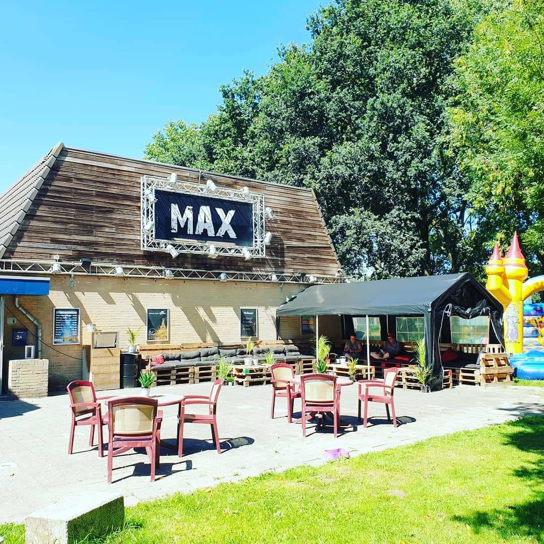 Stichting_MAX's tweet photo. Helpen jullie mee om ook dit jaar een Zomerterras bij MAX te openen en zo het hoofd boven water te houden in deze moeilijke tijd? 
 https://t.co/U3WpH1Ia44 https://t.co/qENFZSAuNH