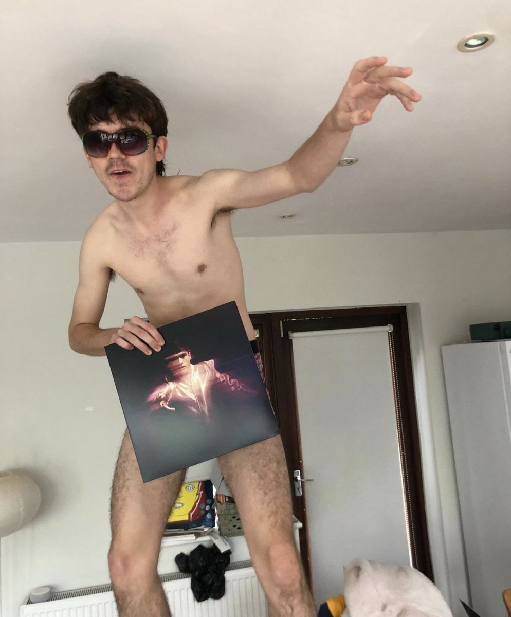 declans getting a tad too comfy on the internet