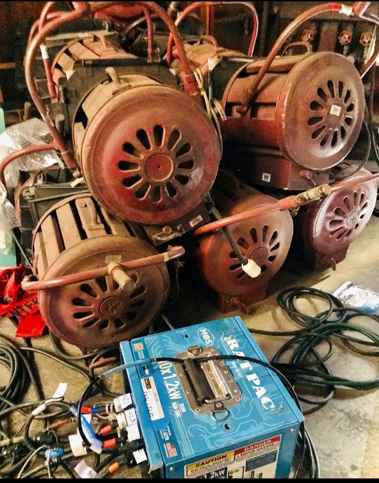 SLAM_Solutions's tweet photo. Pasado y presente @RatPacControls dimmer 10x1.2kW para tubos LED e incandescentes Wireless DMX/CRMX. Para todo LatAm
#lightingcontrol #wirelesslighting #wirelessdimming #filmmakers #cinematography #crewlife #gaffers #cinegear #grip #setlighting #dimmers #setlife #onset #dmx https://t.co/3dcl5JtR6u