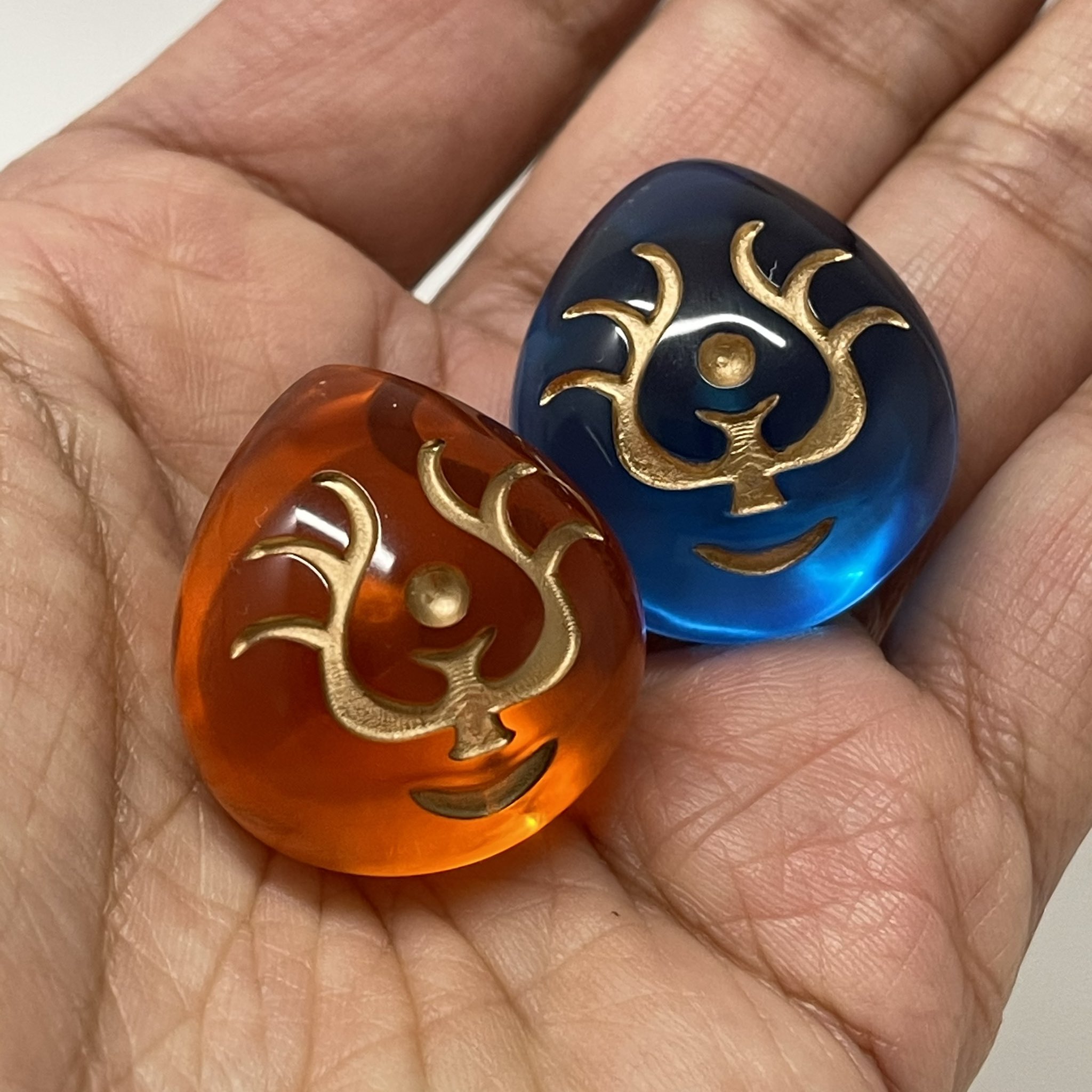 イフモデリング レジンが余っていたので 飛行石プリントしてみました 透明レジン液とダイソーの赤いレジン液をブレンドしたらオレンジ色の飛行石ができました 3dプリンター 光造形プリンター 光造形 Fusion360 ラピュタ 飛行石 ハンドメイド