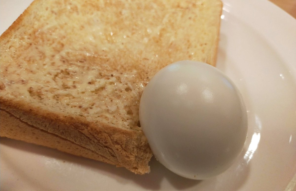 満月の朝は高田馬場ガストの満月茹で卵モーニング 月の助けもあってかクレーターもなく綺麗に剥けた ガスト モーニング 21 01 29 神楽坂ねこの郵便局というなまえのお店