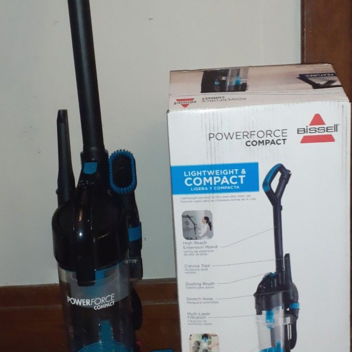 A great little compact vacuum with a powerful suction from #walmart to keep my area rugs clean. #bissell #vacuum influenster.com/deeplink/photo…