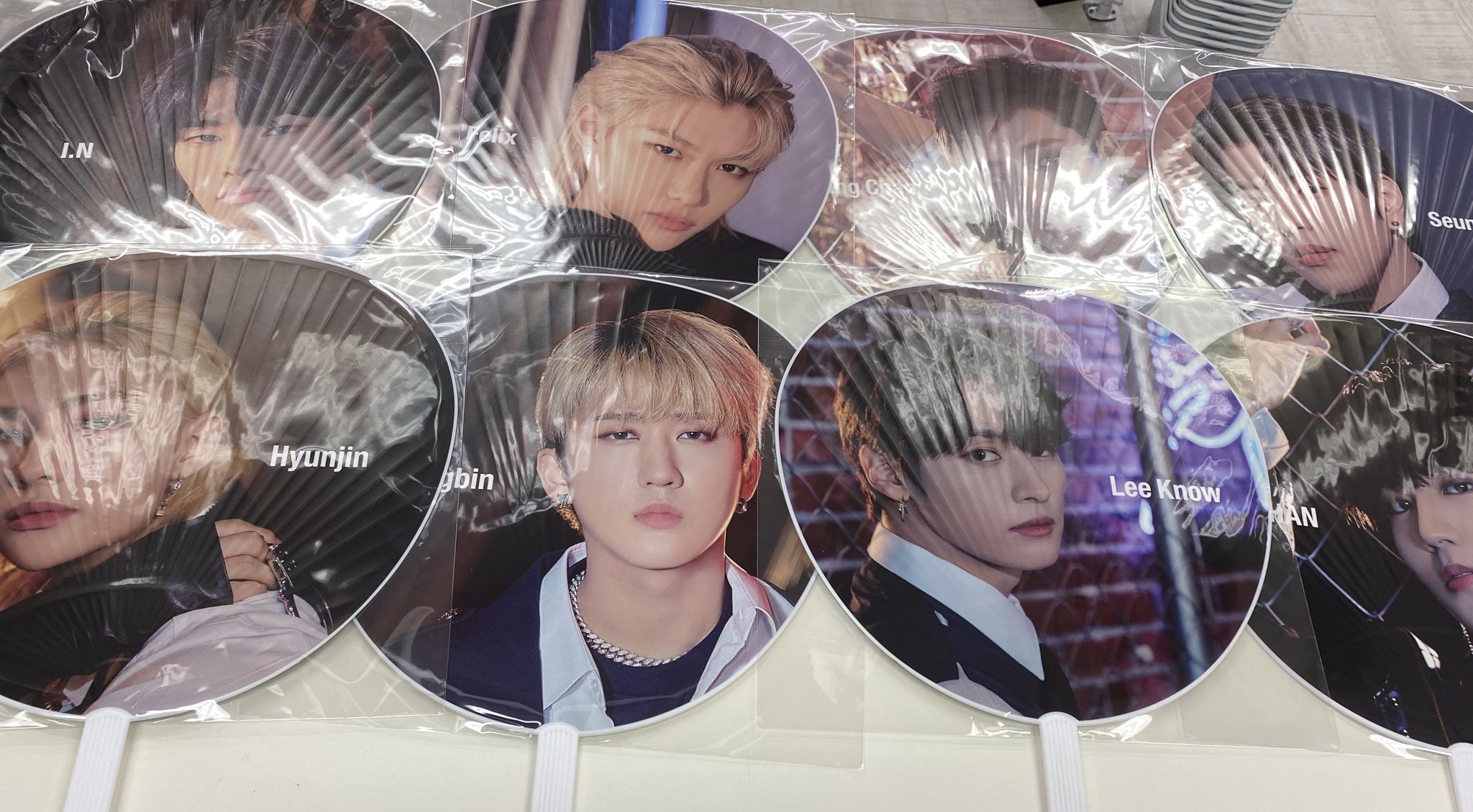 Amazon.co.jp: straykids スキズ ペンミ SKZ TOY WORLD うちわ