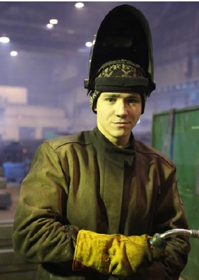 vmznews's tweet image. В рамках социального партнерства на Волчанском механическом заводе (в составе Концерна «Уралвагонзавод» входит в Госкорпорацию Ростех) проходят производственную практику 16 студентов Карпинского машиностроительного техникума (КМТ). 
 
vmzavod.ru/news/?id=1936