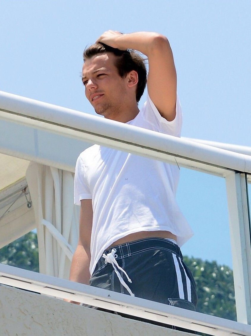 He really said “I’m just gonna destroy every model’s careers by just standing”