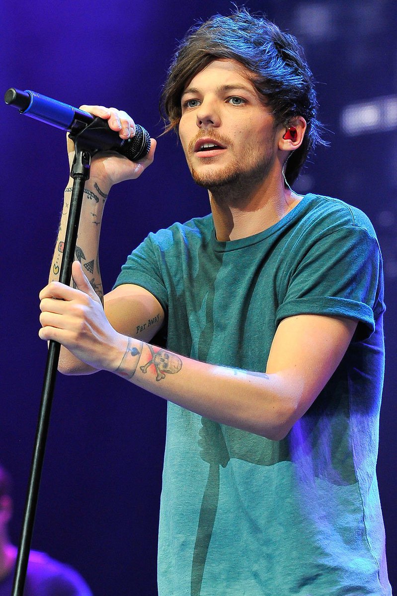 He really said “I’m just gonna destroy every model’s careers by just standing”