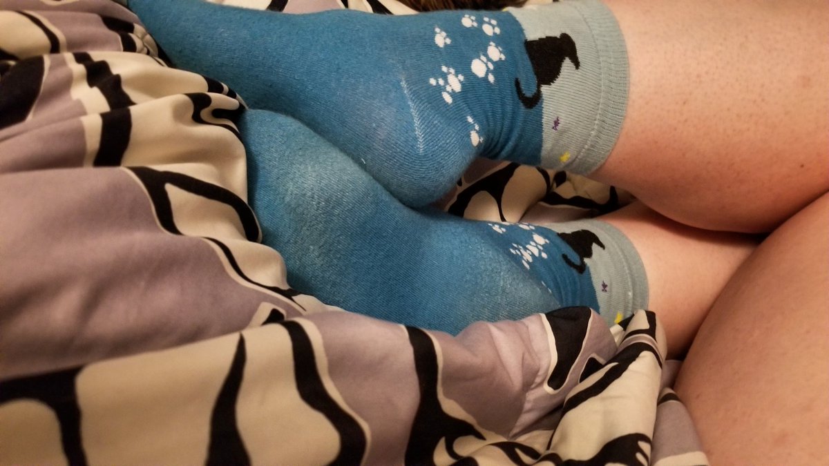 Ginger01452971's tweet photo. Just watching Criminal Minds and eating snacks in my kitty socks 🐈🧦
Socks ♡ feet ♡ onlyfans ♡ https://t.co/ge0eqzGIP6