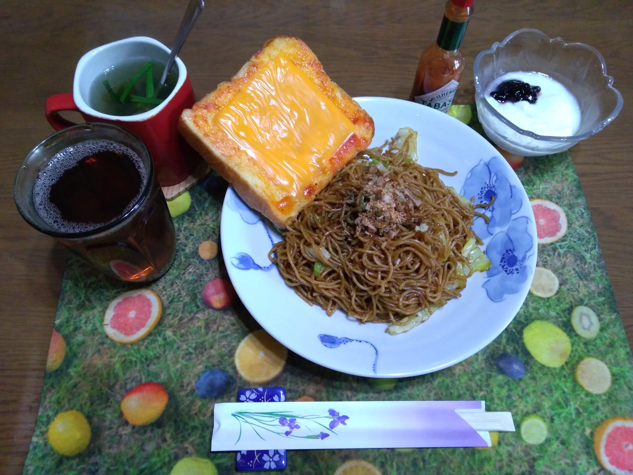 えなりん 昼飯 簡単焼きそば ソース焼きそばセット キャベツ オタフクソース 中濃ソース 青海苔 削り節 七味唐辛子 チーズトースト パパンブレッド スライスチーズ マーガリン マヨネーズ ねりからし ケチャップ ブルーベリージャム えなりん 昼飯 簡単焼きそば ソース焼きそばセット キャベツ オタフクソース 中濃ソース 青海苔 削り節 七味唐辛子 チーズトースト パパンブレッド スライスチーズ マーガリン マヨネーズ ねりからし ケチャップ ブルーベリージャム