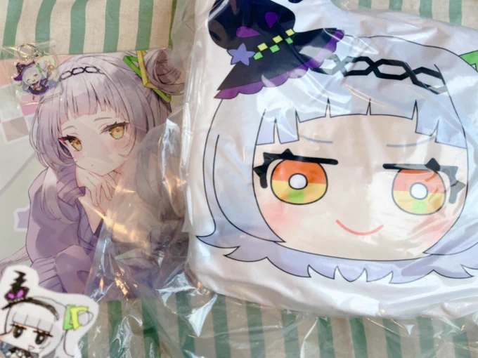 シオンちゃんの2周年記念グッズのサンプルいただきました!
可愛すぎでは? 