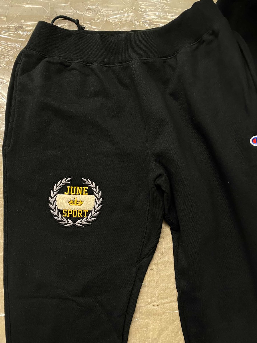 JWPicker's tweet photo. Love the clean look of Chenille patches on these @ChampionUSA crewneck sweatshirts &amp; joggers we produced.  Been seeing the upper thigh of joggers using patchwork, embroidery &amp; screen print become more common.  #PATCH3S #streetwear #chenillepatch https://t.co/ZVlhGOjw4Q