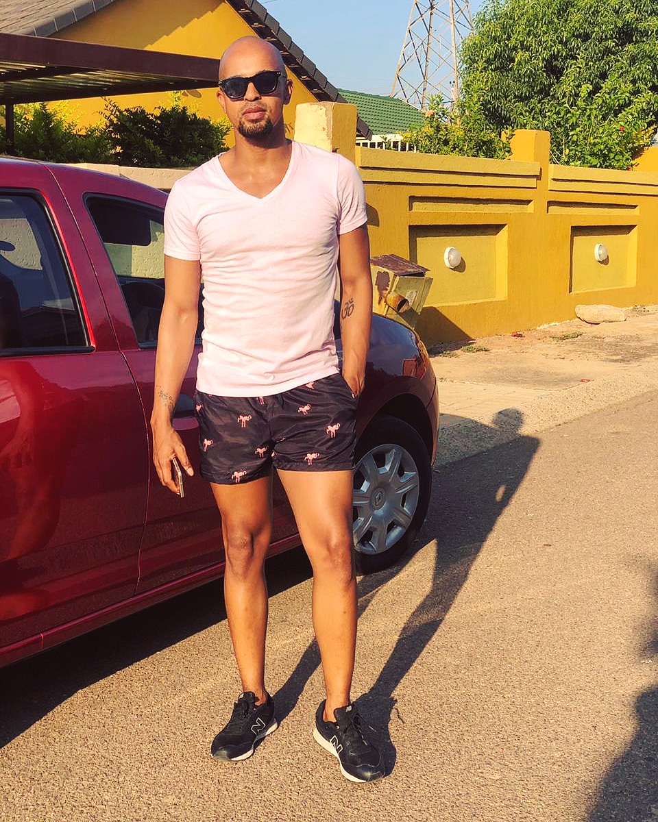 OfentseLK's tweet photo. @Vaselineza Whether it be summer or winter @Vaselineza products, keep my skin healthy and glowing all the time #hellosummerskin @Vaselineza my skin thanks you for keep it, looking great all the time β¨π https://t.co/oofxL6TWLG