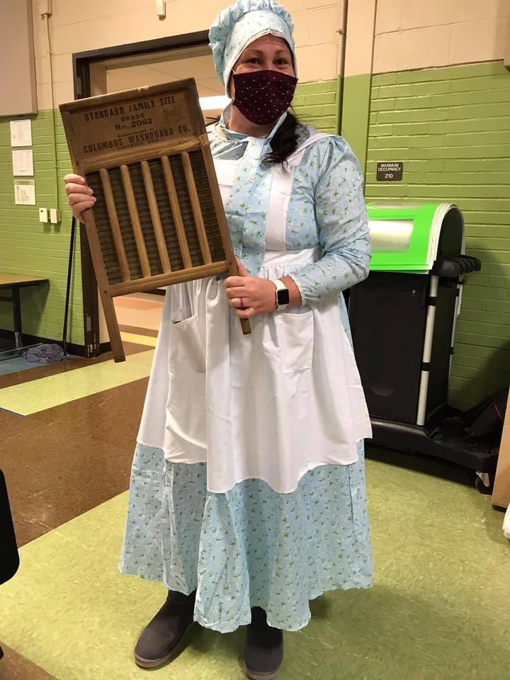 DavidBrewer453's tweet photo. Could you be a pioneer on the frontier? Today students got live like pioneers by hauling water, washing clothes with a washboard, “milking a cow”, make tin art, real candles, butter, and a button whirligig. https://t.co/l19byRyU8M