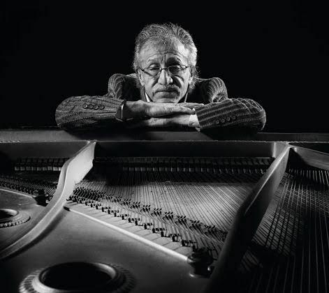 TaleaEstudio's tweet image. Le subimos el volumen al 2021. Esta noche con la magia musical del maestro #edymartinez y su combo. Aquí se está cocinando algo #pianosession #jazzlatino 🎷🎹🎺