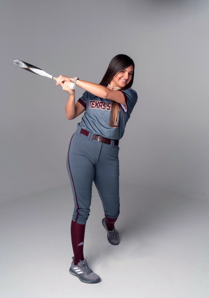 miacantu__'s tweet photo. 16 more sleeps until game day! #eatemup ✨🤍 https://t.co/n21PJpHh0o