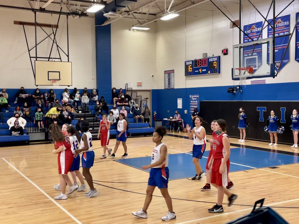 ⛹🏽‍♀️ 7th grade B team final, 16-9... Your ATASCOCITA Tigers!!!!  Let’s go Tigers! 🙌🏽☄️