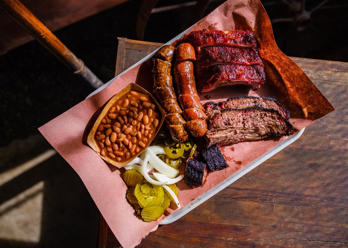 BryanCBingham's tweet image. Things have been pretty rough lately, it would be pretty cool if you&apos;d come buy some barbecue. #supportyourlocalpitmaster
📸: @thegoodolboy