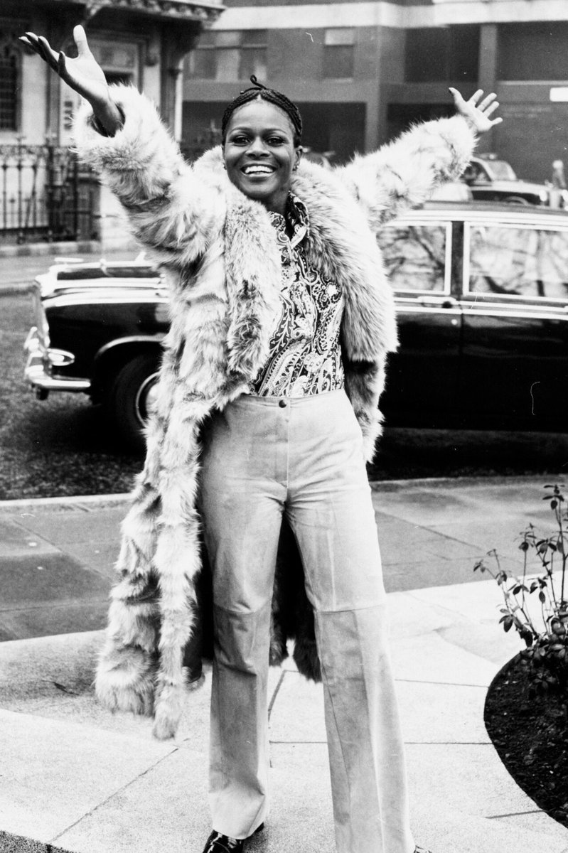 AshtinEllis's tweet photo. Wheeeww my heart , I’ve seen all her films and always loved her spirit and wisdom ! Rest your beautiful soul sista , I love you ! https://t.co/wrBLVltniS