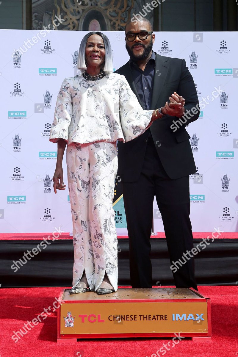 AliciaKeysDaiIy's tweet photo. Tyler Perry took really good care of Cicely Tyson 🥺❤️ https://t.co/vYvwN2wNJo