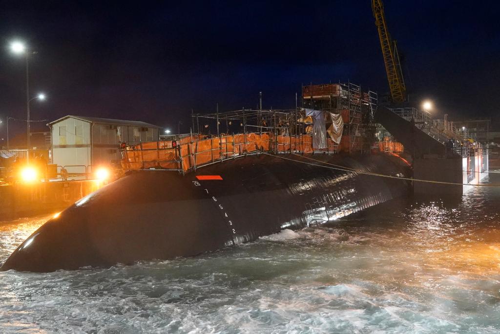 USNavy's tweet photo. @USNavy Photos of the Day: #USSCharlotte leaves dry dock @PHNSYIMF, corpsmen administer #COVID19 vaccine at @USNHO and #USSMakinIsland #UNREP from #USNSBigHorn and repositions aircraft in the ship's hangar bay. 

⬇️ info &amp; download ⬇️: https://t.co/OGSNdJoYhX https://t.co/pL1MrCPtsv